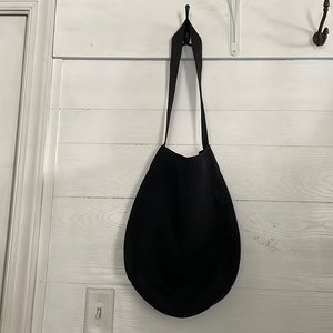 EUC Everlane Do-it-all tote- black